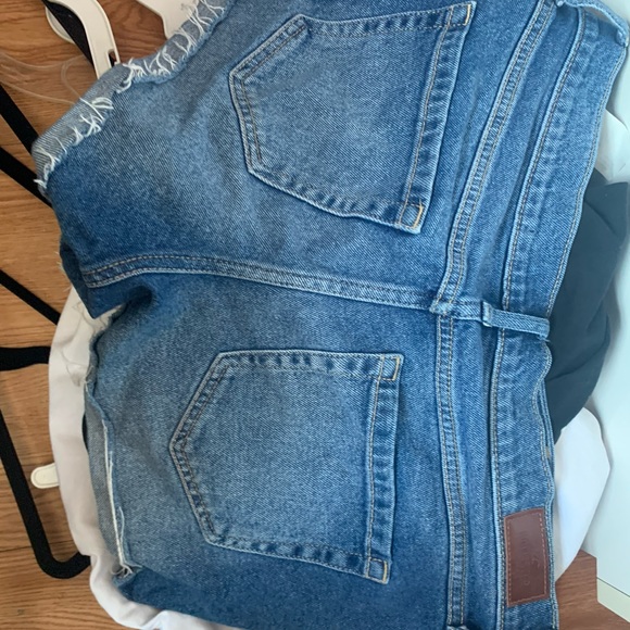 Shorts - Picture 2 of 3